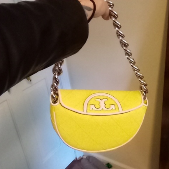 New Tory Burch MINI FLEMING SOFT PATENT BORDER CRESCENT BAG in Vintage Lemon - Picture 8 of 9